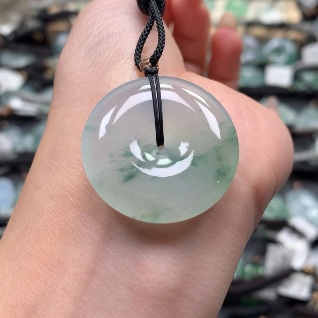 翡翠颈饰未镶嵌扣子