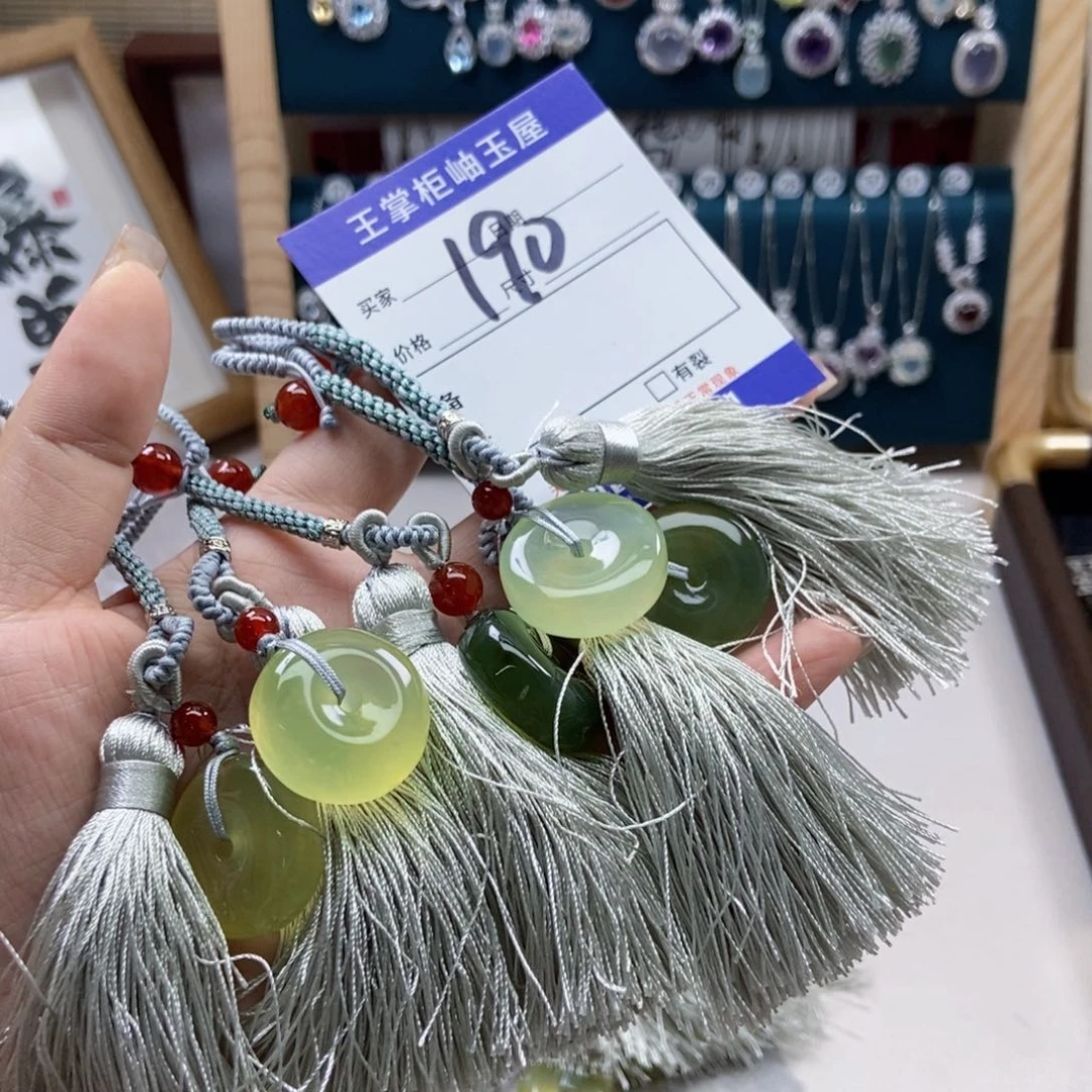 岫玉未镶嵌吊坠吊坠多样性，发一个