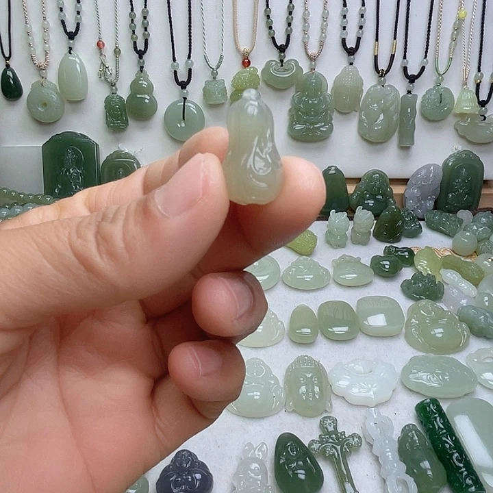 和田玉未镶嵌颈饰