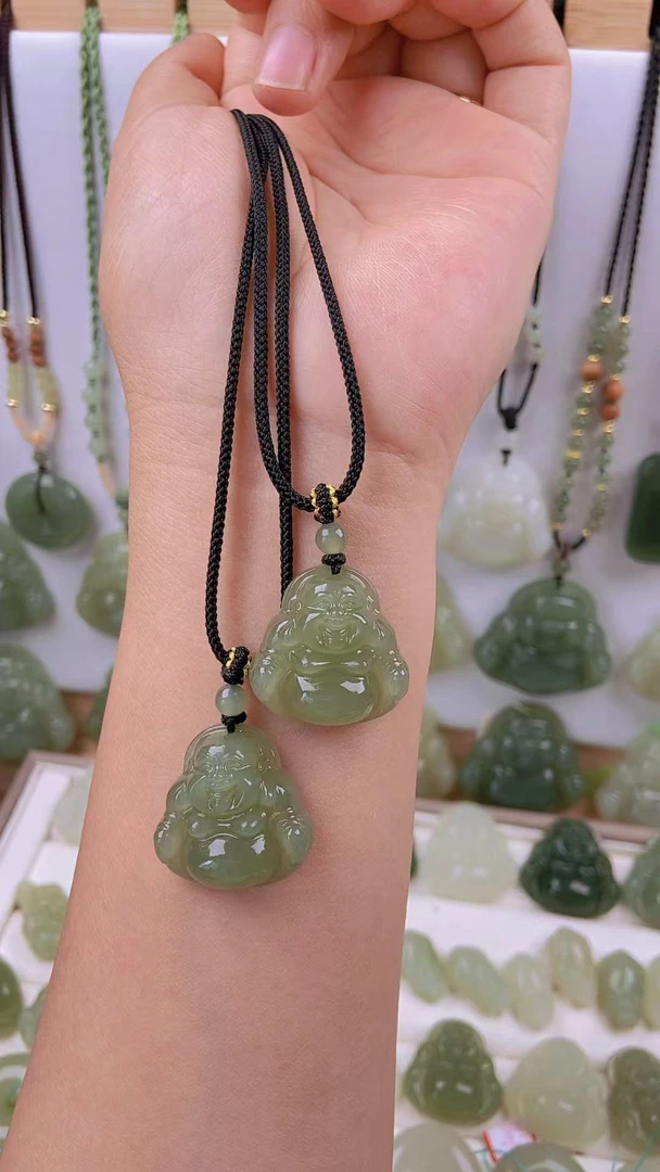 【捡漏款】25mm玉佛和田玉青海料能接受包容了拍，整体不影响佩戴！