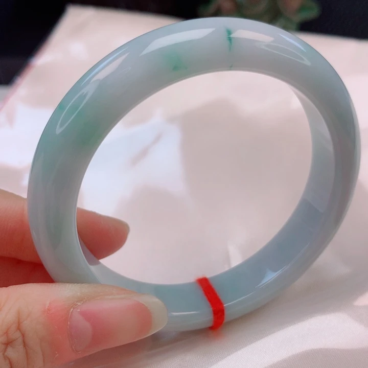 翡翠手镯未镶嵌55圈