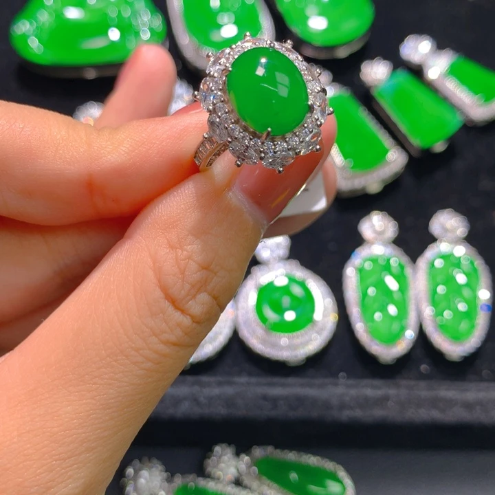 翡翠银S925镶嵌戒指一个