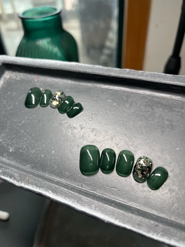 十一月闪粉夏季绿玛瑙穿戴甲美甲绿色气质手工穿戴式墨绿冰透