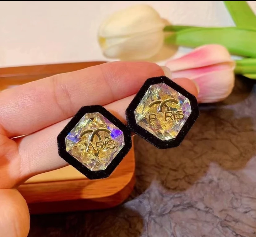 铜合金耳饰 植绒几何字母爆款时尚耳环女高级感小众独特气质A87