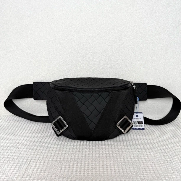 99新 BOTTEGA VENETA/葆蝶家 5604/闲置品时尚经典百搭黑色胸包