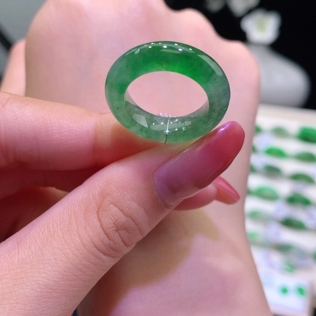 翡翠未镶嵌戒指翡翠