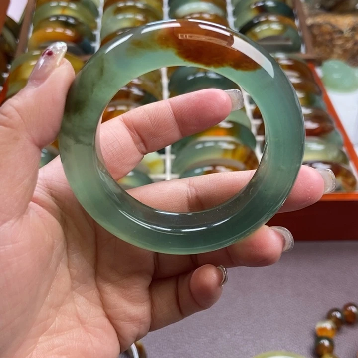 屯***子蛇纹石玉未镶嵌手镯