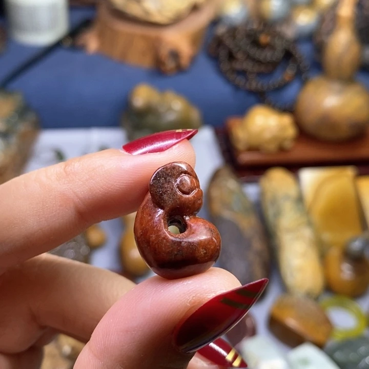 岫岩河磨玉(透闪石质玉)通孔玉猪龙未镶嵌
