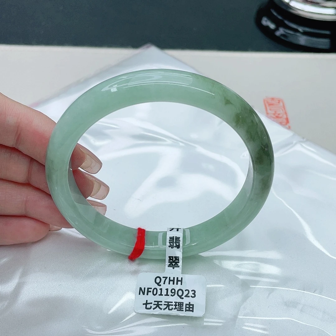 翡翠手镯未镶嵌正62