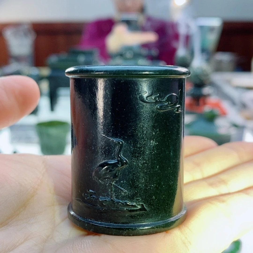 未镶嵌和田玉摆件微瑕