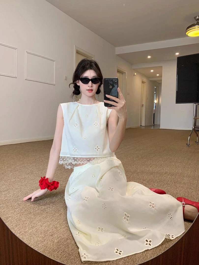 法式镂空露背绣花无袖背心上衣A字显瘦半身裙2025夏季新款两件套
