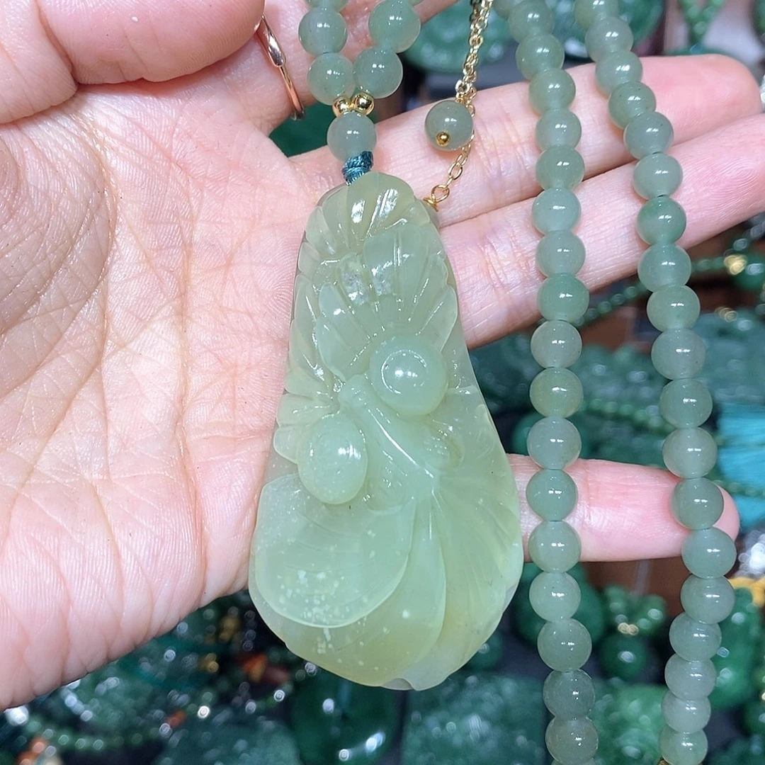 颈饰未镶嵌和田玉（碧玉）