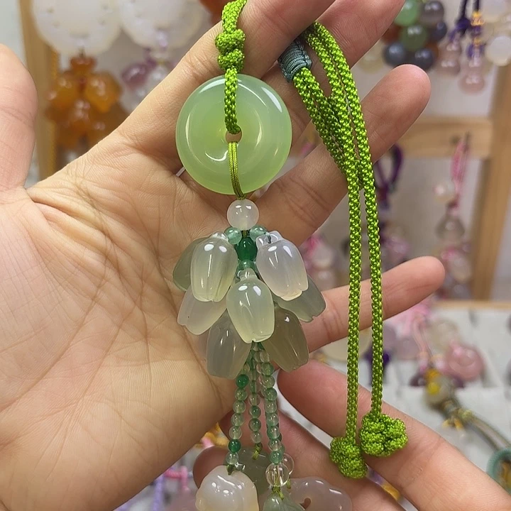 汽车挂件福利款，绿色平安扣玉兰花