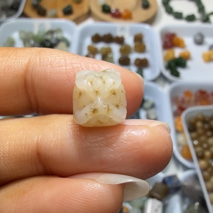 和田玉未镶嵌珠宝奇石