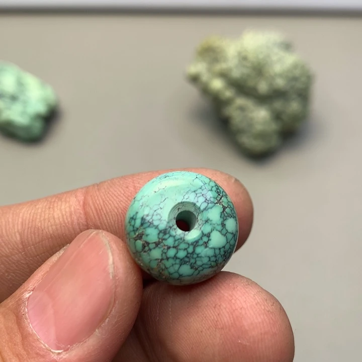 绿松石颈饰未镶嵌