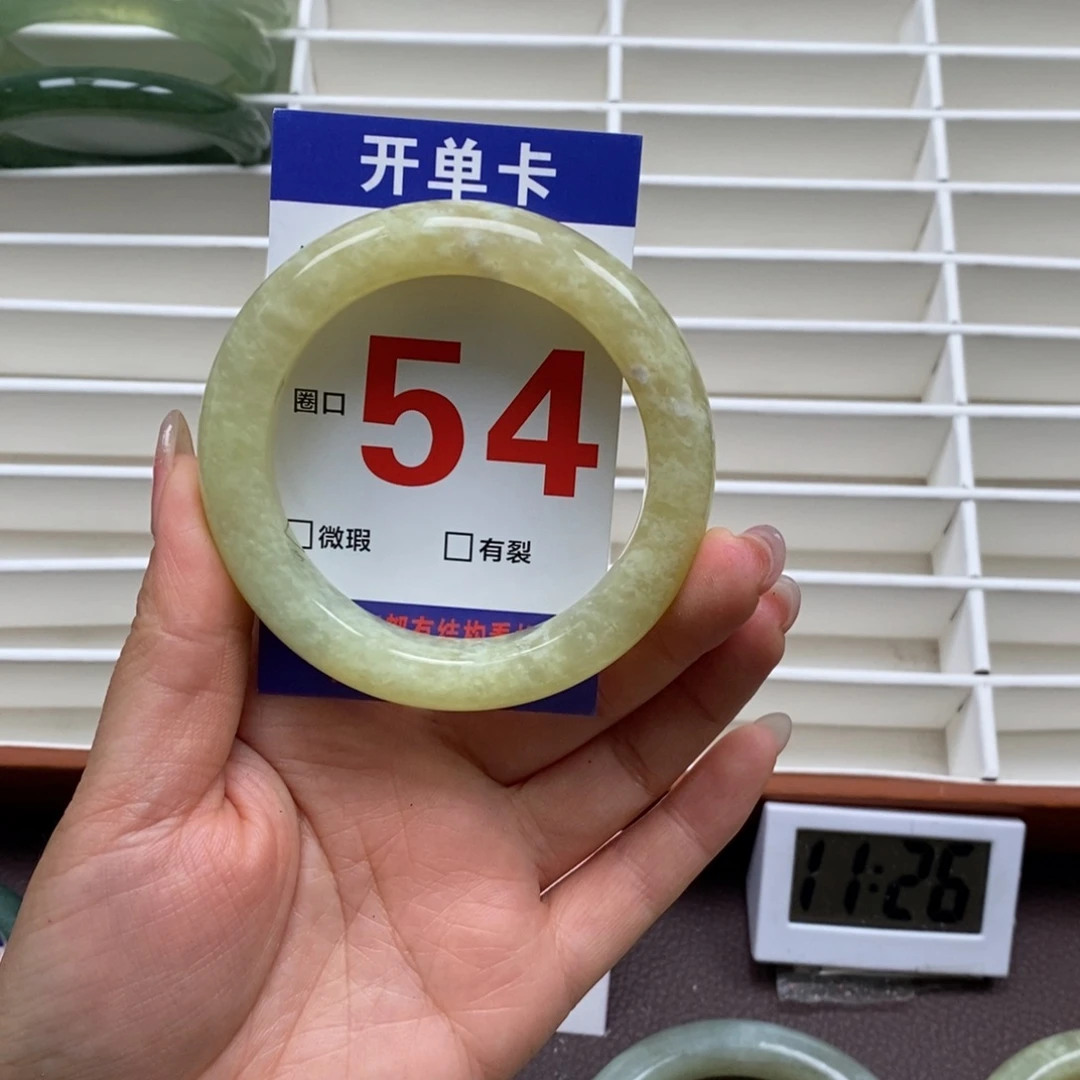 岫玉手镯未镶嵌我