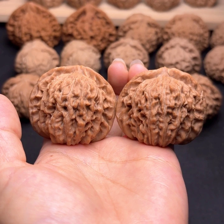 文玩核桃把件46四座楼克重47