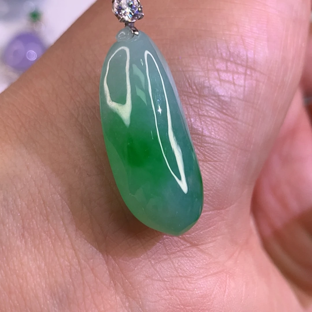 翡翠18K金镶嵌颈饰翡翠