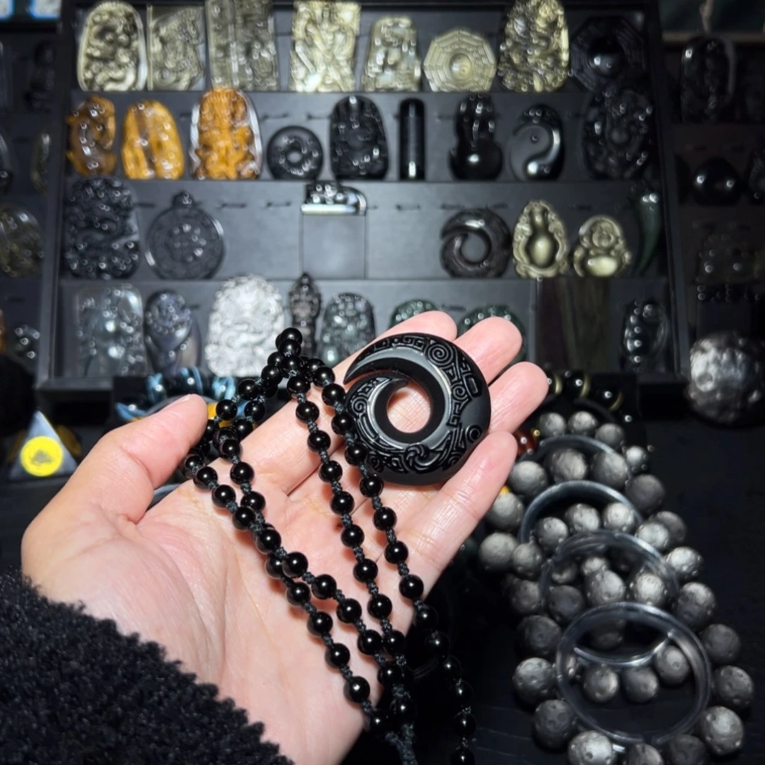 王***业黑曜岩未镶嵌颈饰