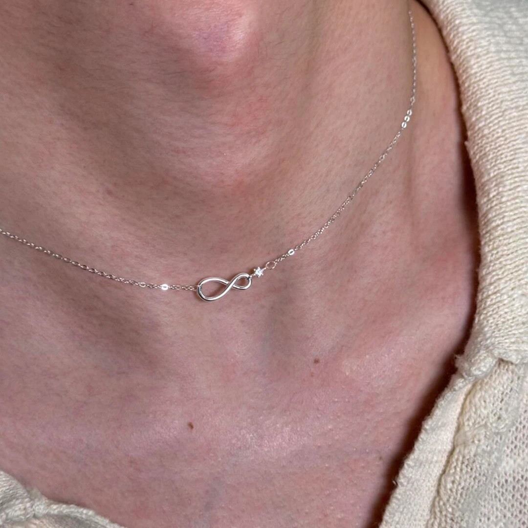 铜合金项链 无限符号项链女时尚简约小众设计高级感冷淡风锁骨链
