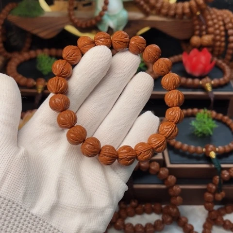 吊坠桃核12玉龙脊手串