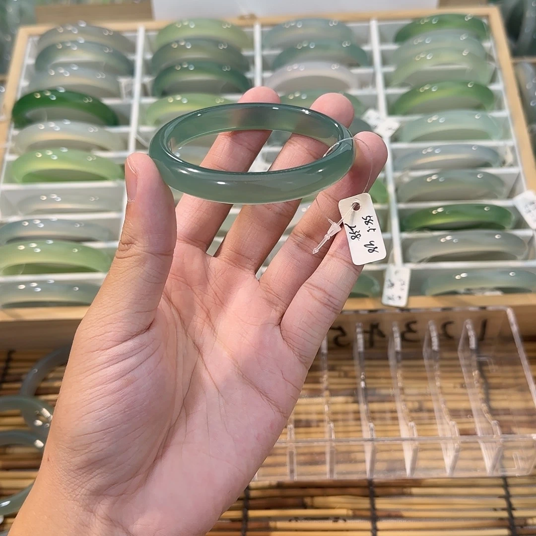 玛瑙/玉髓未镶嵌手镯圈口58.5