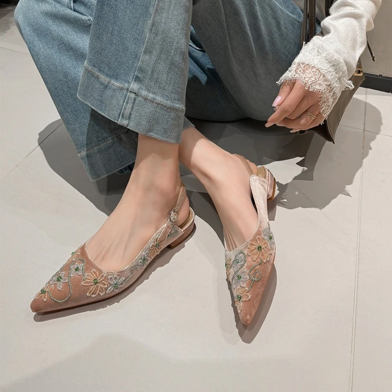 2025新款珠珠刺绣花朵丝绒包头后空平底配裙子的新中式绝凉鞋女