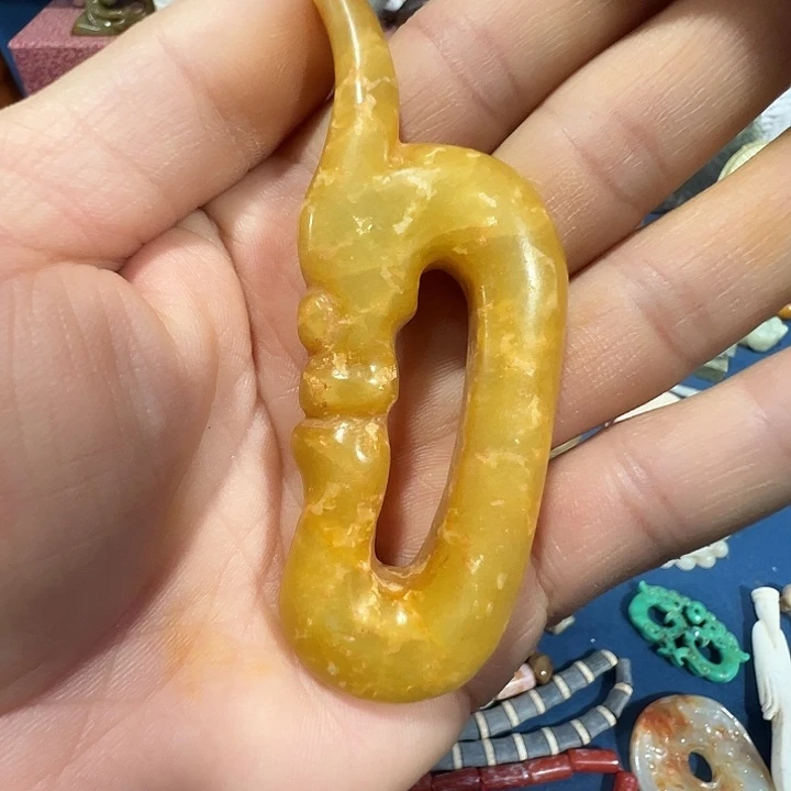透闪石质玉未镶嵌挂件