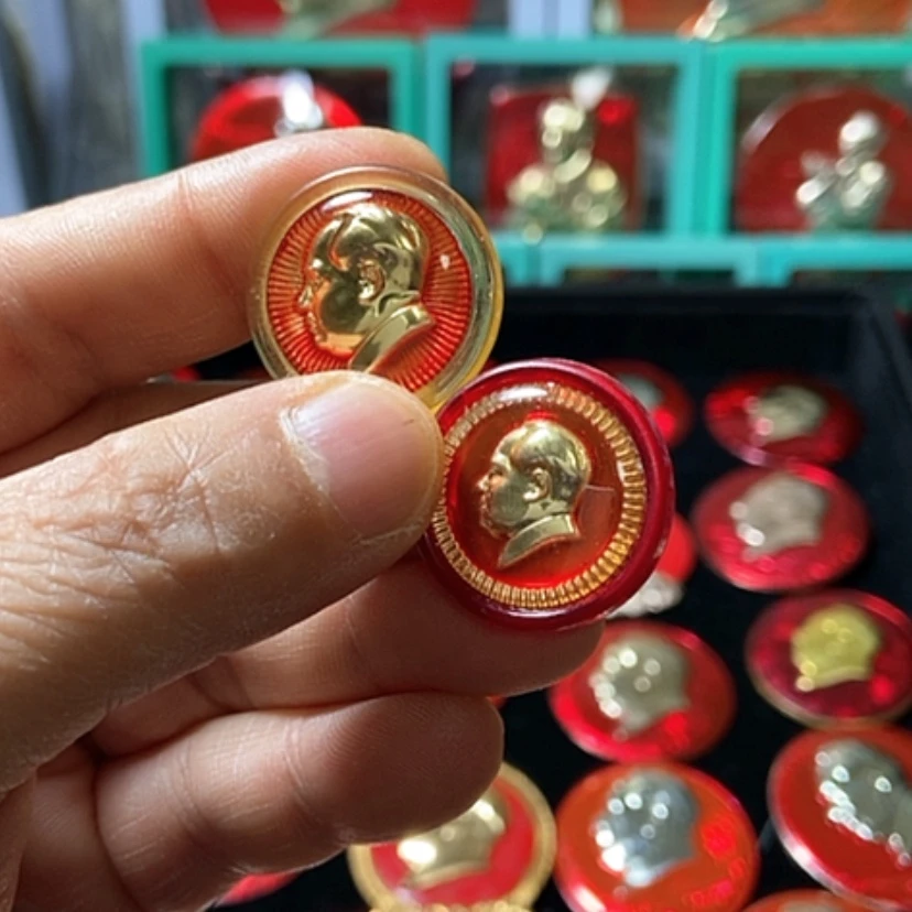 【闪购商品】其他普通金属六七十年代的2枚章