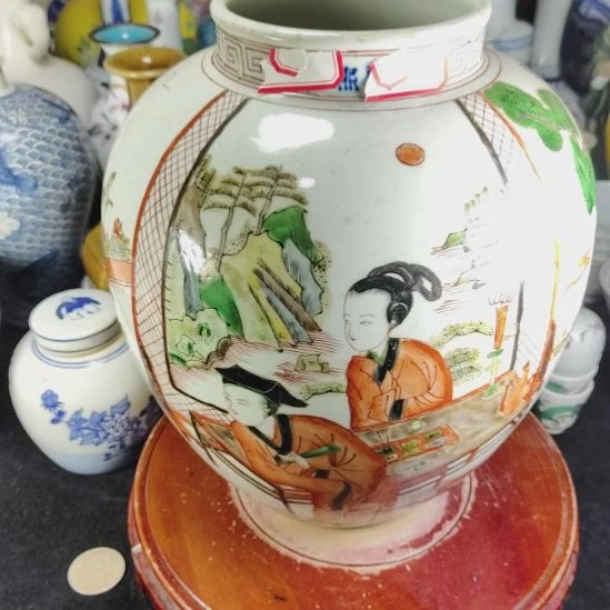 杯全手工制作的瓷器，