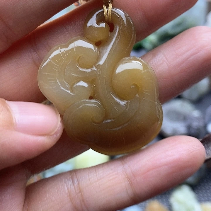 颈饰未镶嵌和田玉（糖玉）