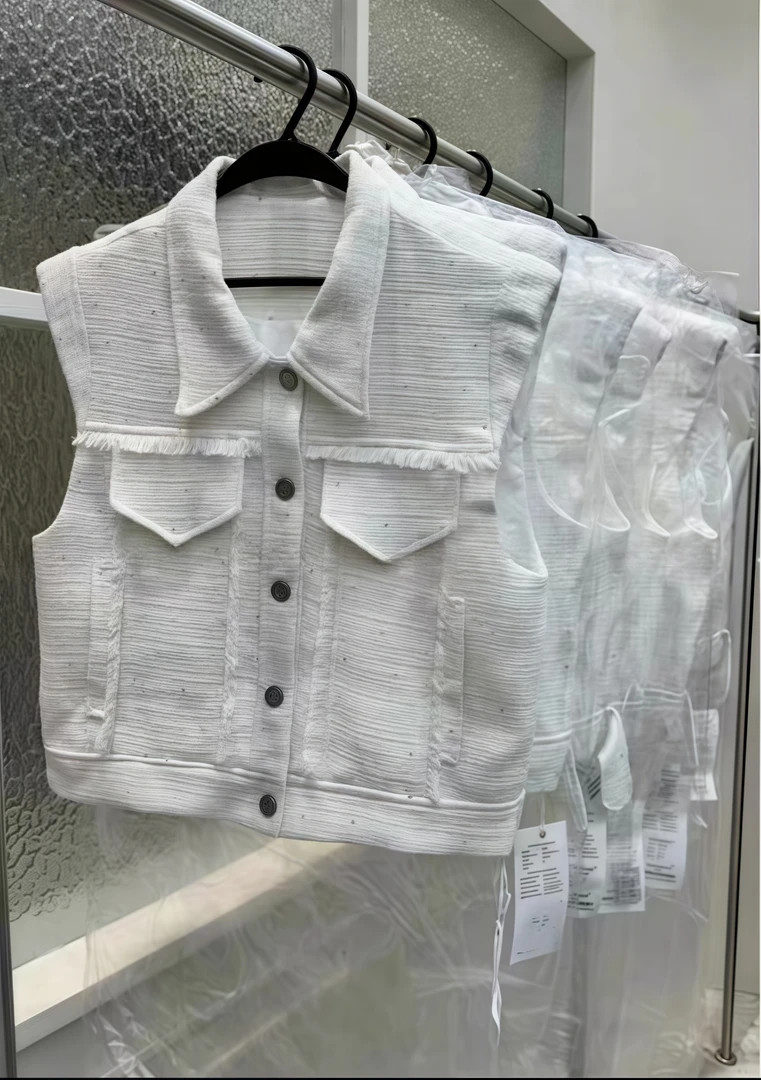 Manmi 设计款小香风亮片马甲 9039（C8架）