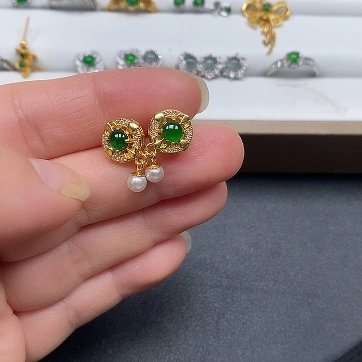 颈饰未镶嵌翡翠耳钉