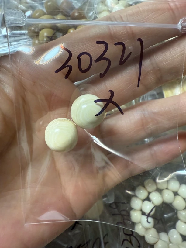 30321猛犸牙对珠瑕疵配饰介意勿拍