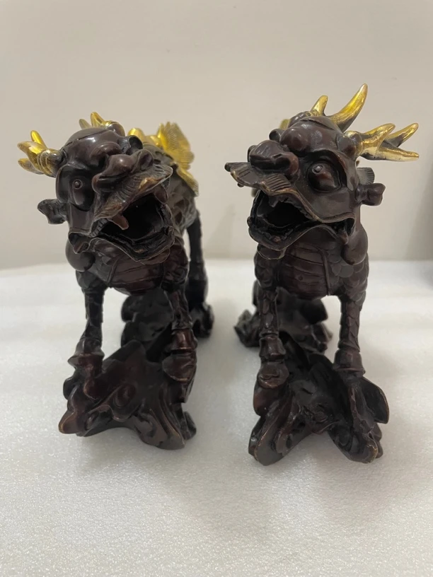 纯铜鎏金脚踏祥云麒麟摆件