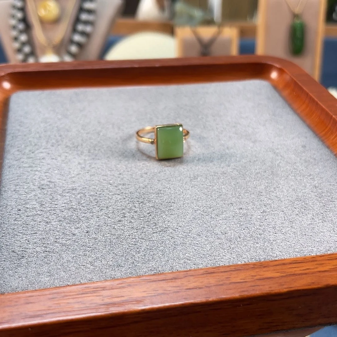 和田玉戒指18K金镶嵌某*