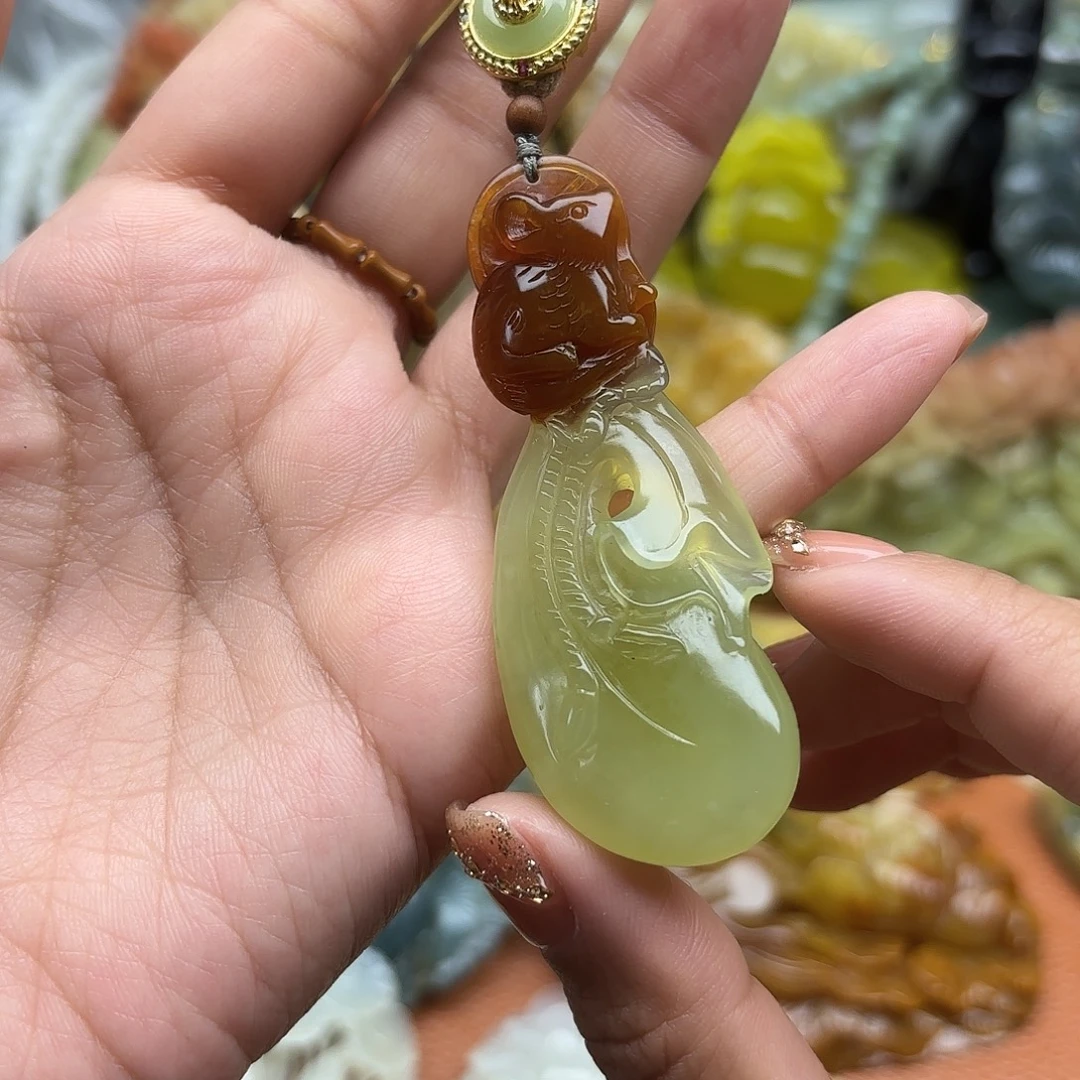 蛇纹石玉未镶嵌吊坠