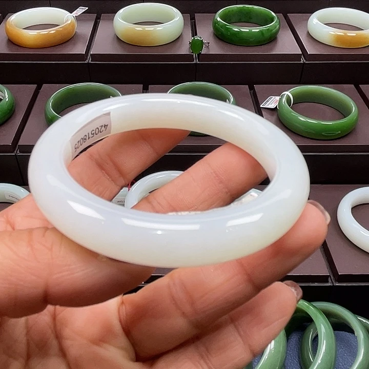 和田玉未镶嵌手镯5556