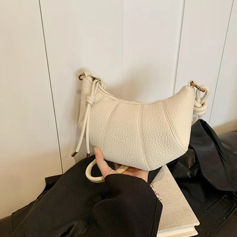 新款轻奢百搭高级感气质时尚斜挎女士包7200白