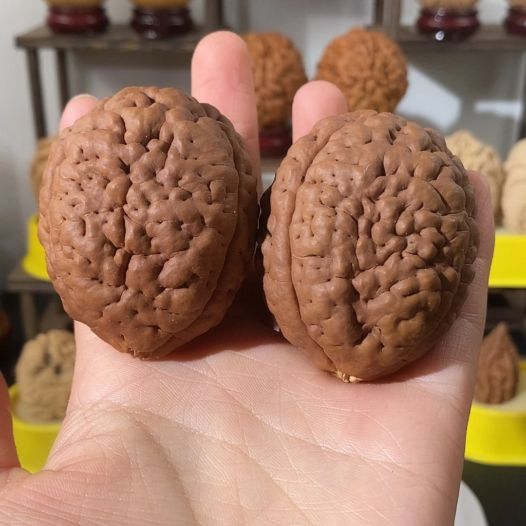 吊坠文玩核桃三瓣脑纹金刚练手微色4758