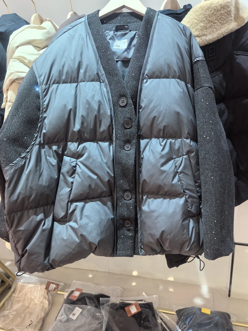 女士袖子亮晶晶版舒适保暖V领设计中长款面料