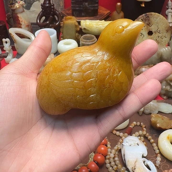 ッ***侯和田玉未镶嵌挂件