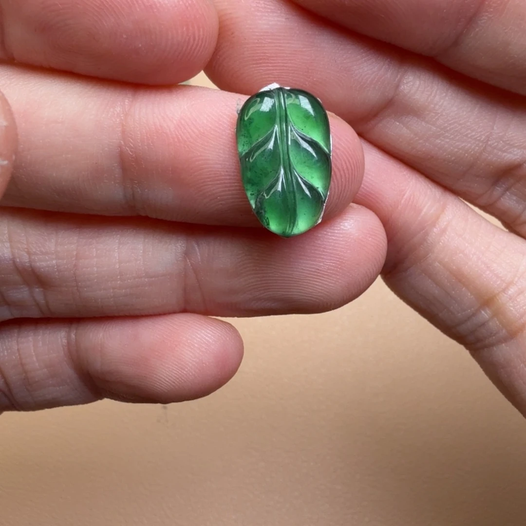 翡翠未镶嵌颈饰36