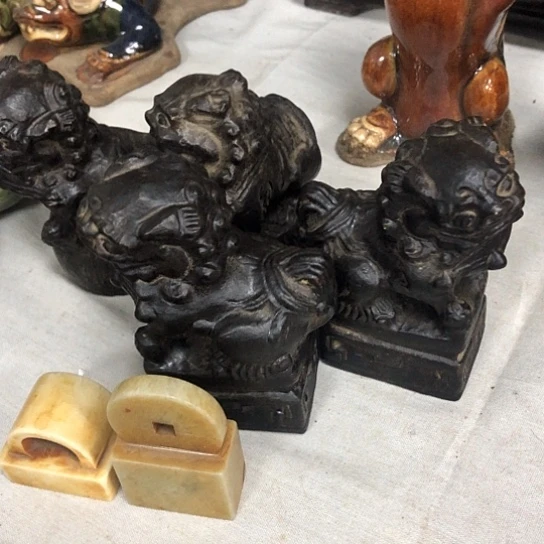 程***公有机玻璃狮子两对印章两个大漆盒子一个