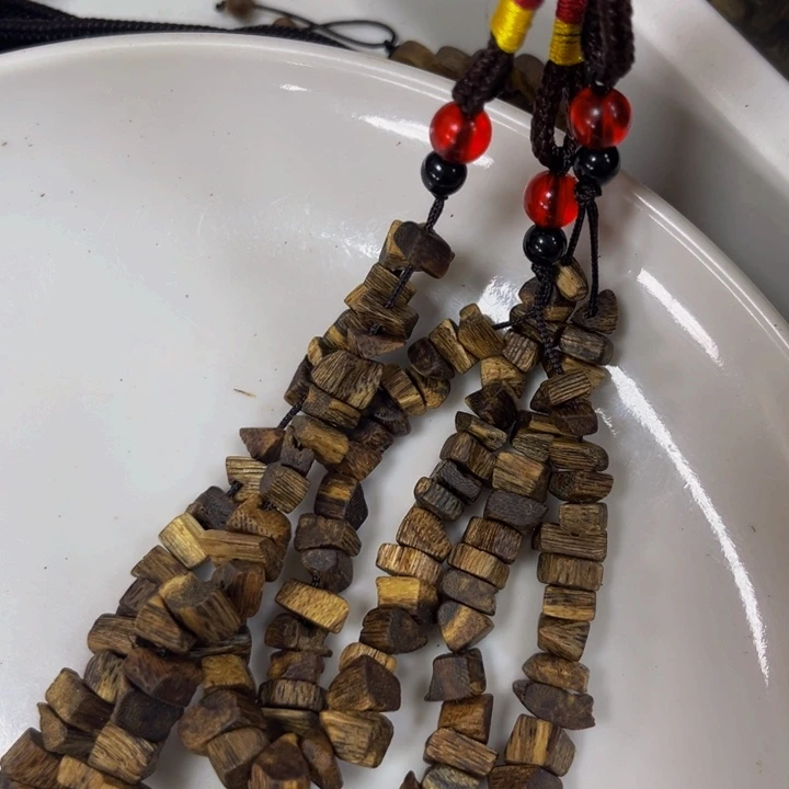 刘***奇沉香碎屑沉香白棋2 串