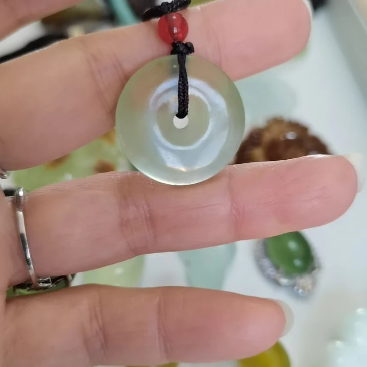 未镶嵌蛇纹石玉吊坠