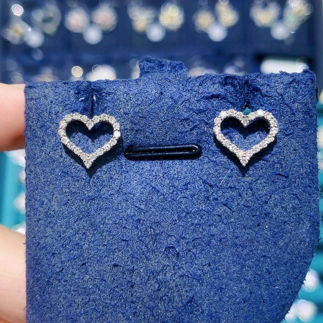 【闪购商品】18K金镶嵌耳饰钻石爱心镂空耳钉