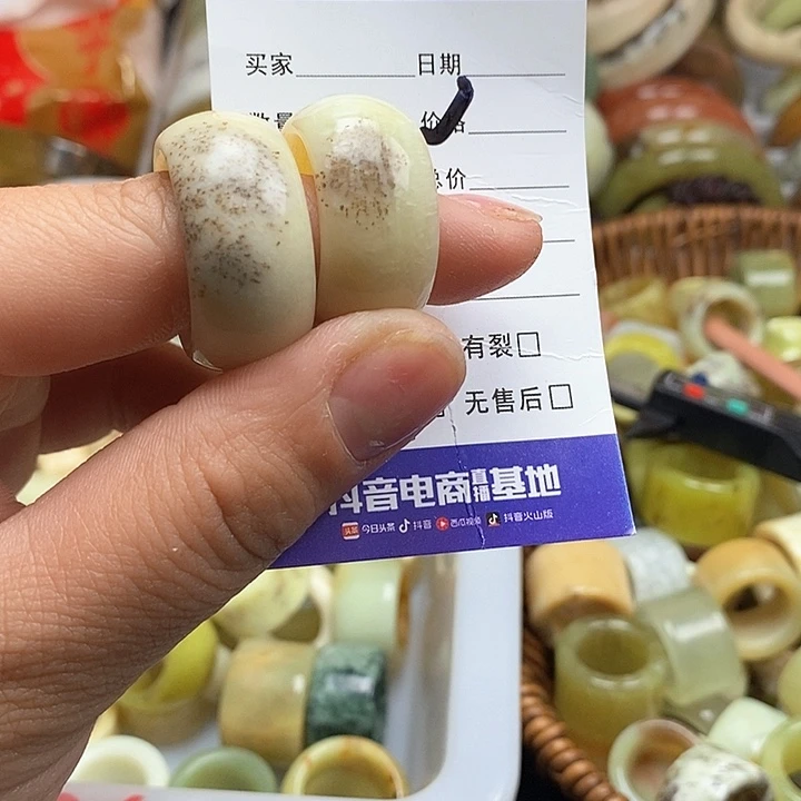 蛇纹石玉戒指未镶嵌?*