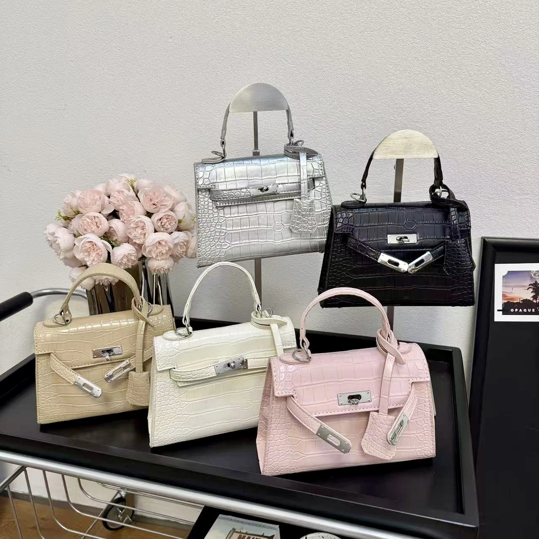 爆款银色超火手提小方包女式2025新款轻奢小众高级感斜挎小拎包