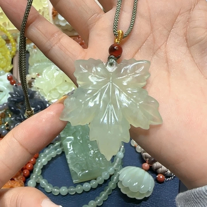 未镶嵌蛇纹石玉吊坠